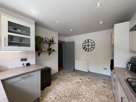 2 bedroom Flat to let in Warwick New Road, Leamington Spa, CV32