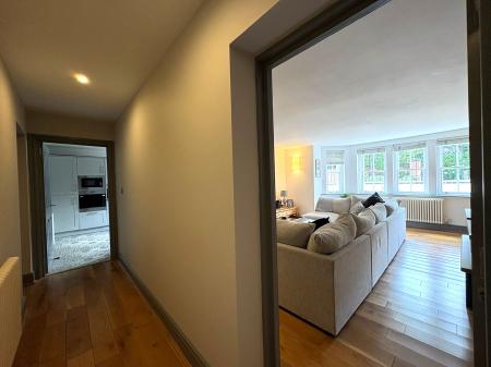 2 bedroom Flat to let in Warwick New Road, Leamington Spa, CV32