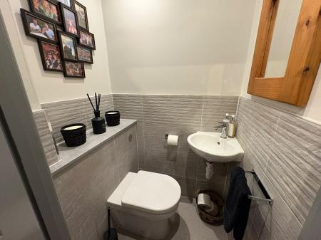 2 bedroom Flat to let in Warwick New Road, Leamington Spa, CV32