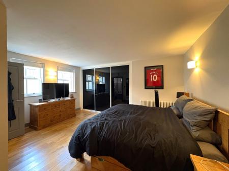 2 bedroom Flat to let in Warwick New Road, Leamington Spa, CV32