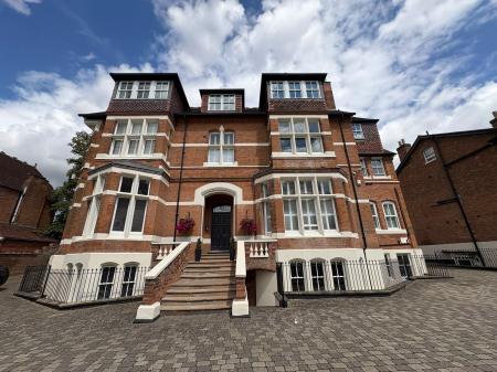 Warwick New Road, Leamington Spa, CV32