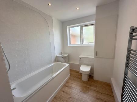 3 bedroom Apartment to let in Cowdray Close, Leamington Spa, CV31
