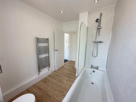 3 bedroom Apartment to let in Cowdray Close, Leamington Spa, CV31