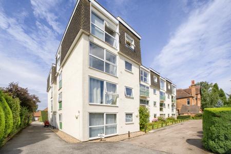 1 bedroom Flat to let in Cleveland Court, Kenilworth Road, Leamington Spa, CV32