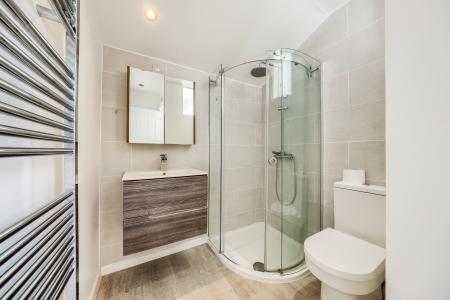 3 bedroom Flat to let in Warwick Place, Leamington Spa, CV32