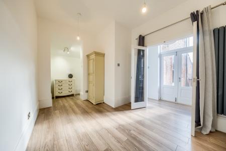 3 bedroom Flat to let in Warwick Place, Leamington Spa, CV32