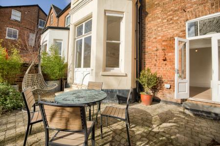 3 bedroom Flat to let in Warwick Place, Leamington Spa, CV32