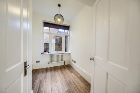 3 bedroom Flat to let in Warwick Place, Leamington Spa, CV32