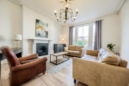 3 bedroom Flat to let in Warwick Place, Leamington Spa, CV32