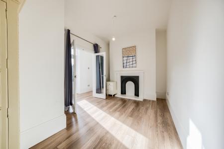 3 bedroom Flat to let in Warwick Place, Leamington Spa, CV32