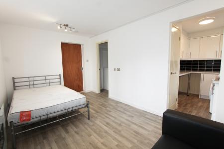 1 bedroom Studio flat to let in William Tarver Close, Warwick, CV34