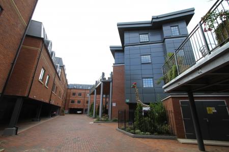 6 bedroom Flat to let in Old Warwick Road, Leamington Spa, CV31