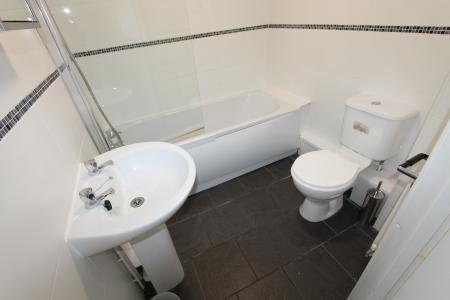 6 bedroom Flat to let in Old Warwick Road, Leamington Spa, CV31