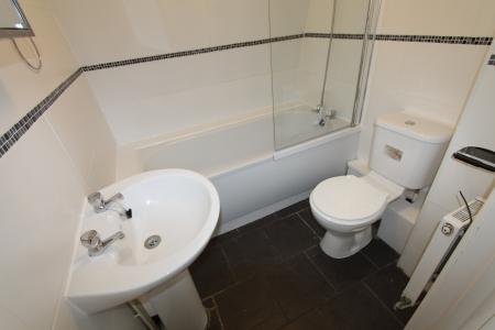 6 bedroom Flat to let in Old Warwick Road, Leamington Spa, CV31