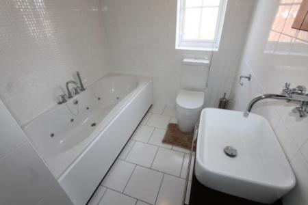 3 bedroom Detached house to let in Wilmhurst Road, Warwick, CV34