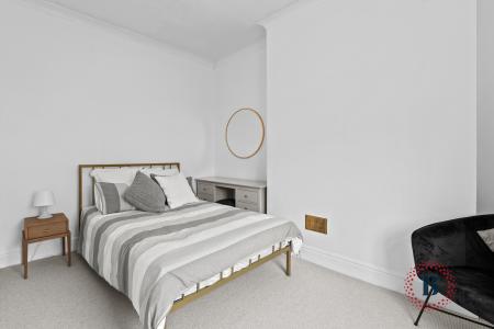 2 bedroom Flat to let in Russell Terrace, Leamington Spa, CV31