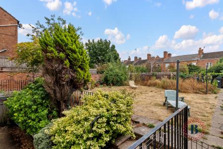 2 bedroom Flat to let in Russell Terrace, Leamington Spa, CV31