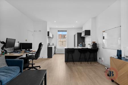 2 bedroom Flat to let in Russell Terrace, Leamington Spa, CV31