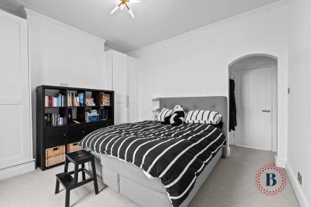 2 bedroom Flat to let in Russell Terrace, Leamington Spa, CV31