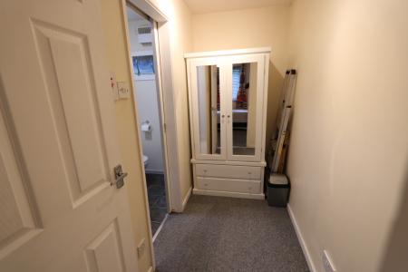 1 bedroom Studio flat to let in Ebourne Close, Kenilworth, CV8
