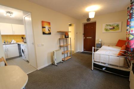 1 bedroom Studio flat to let in Ebourne Close, Kenilworth, CV8