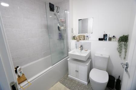 2 bedroom Semi-detached house to let in Honeysuckle Lane, Warwick, CV34