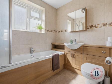 4 bedroom Semi-detached house for sale in Beaufort Avenue, Leamington Spa