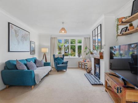 4 bedroom Semi-detached house for sale in Beaufort Avenue, Leamington Spa