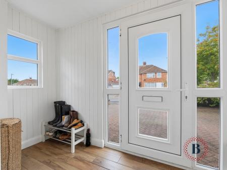 4 bedroom Semi-detached house for sale in Beaufort Avenue, Leamington Spa