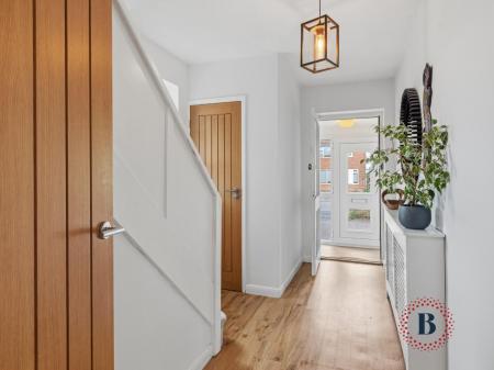4 bedroom Semi-detached house for sale in Beaufort Avenue, Leamington Spa