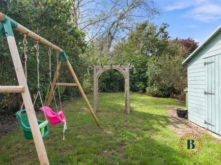 4 bedroom Semi-detached house for sale in Beaufort Avenue, Leamington Spa