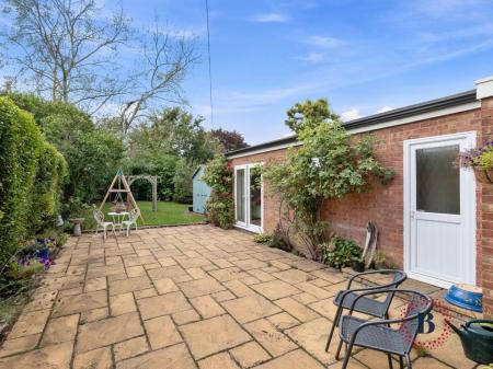 4 bedroom Semi-detached house for sale in Beaufort Avenue, Leamington Spa