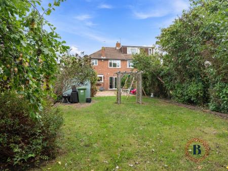4 bedroom Semi-detached house for sale in Beaufort Avenue, Leamington Spa