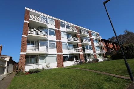 2 bedroom Flat to let in Newbold Lawns, Newbold Terrace East, Leamington Spa, CV32
