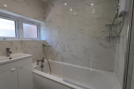 2 bedroom Flat to let in Newbold Lawns, Newbold Terrace East, Leamington Spa, CV32