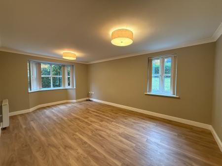 2 bedroom Flat to let in Birch End, All Saints Road, Warwick, CV34
