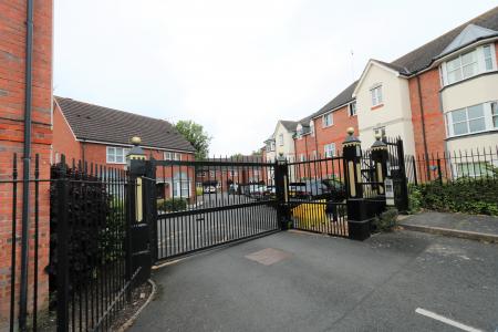 2 bedroom Flat to let in Birch End, All Saints Road, Warwick, CV34