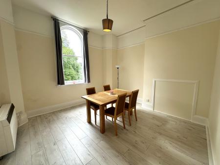 2 bedroom Flat to let in 55 Binswood Avenue, Leamington Spa, CV32