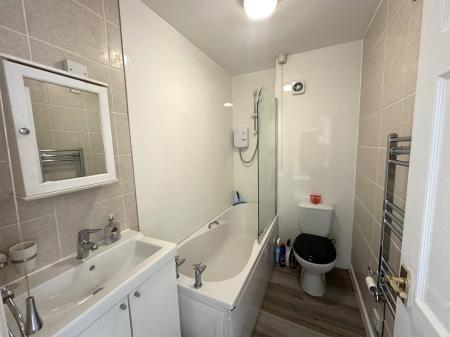 2 bedroom Flat to let in 55 Binswood Avenue, Leamington Spa, CV32