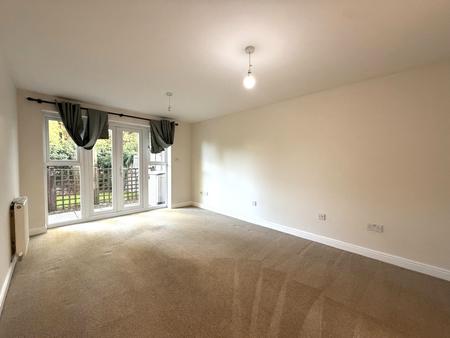 2 bedroom Flat to let in Cobham Green, Leamington Spa, CV31
