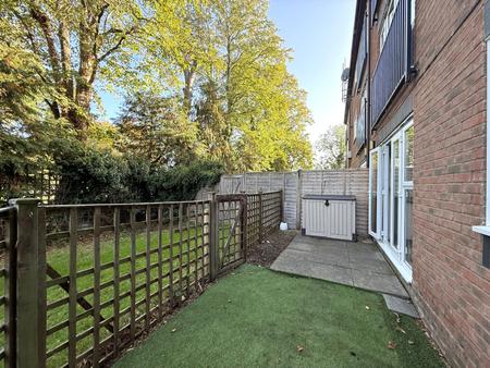 2 bedroom Flat to let in Cobham Green, Leamington Spa, CV31
