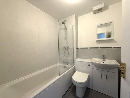 2 bedroom Flat to let in Cobham Green, Leamington Spa, CV31