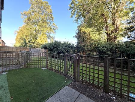 2 bedroom Flat to let in Cobham Green, Leamington Spa, CV31
