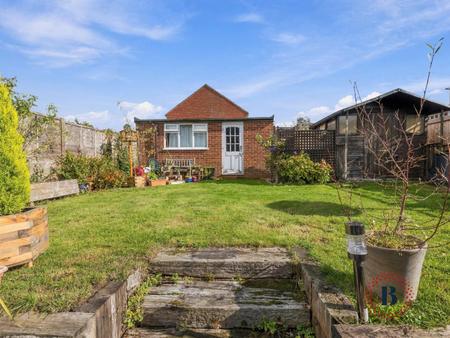 4 bedroom Semi-detached house for sale in Cover Point, Ufton Fields, Ufton, Leamington Spa
