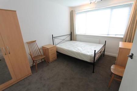 2 bedroom Flat to let in Coniston Road, Leamington Spa, CV32
