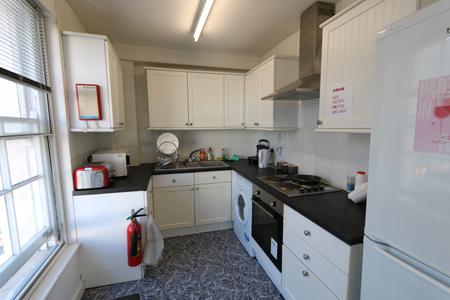 4 bedroom Flat to let in Bath Street, Leamington Spa, CV31