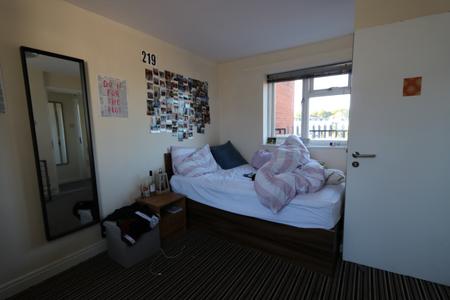 4 bedroom Flat to let in Bath Street, Leamington Spa, CV31