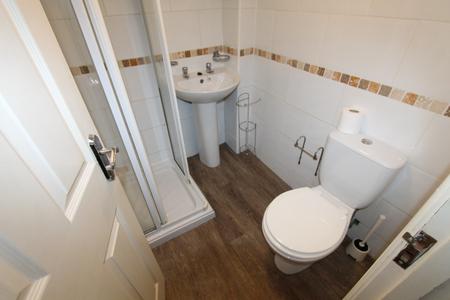 8 bedroom Flat to let in Clarendon Square, Leamington Spa, CV32