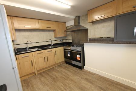 8 bedroom Flat to let in Clarendon Square, Leamington Spa, CV32