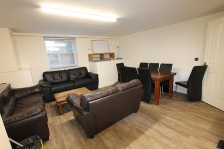 8 bedroom Flat to let in Clarendon Square, Leamington Spa, CV32